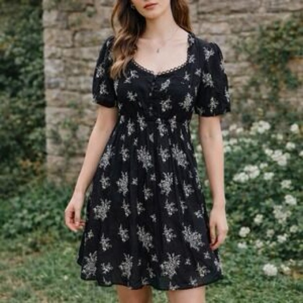 Lapis Embroidered Puff Sleeve Black & White Dress | Size Medium